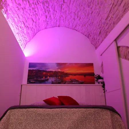 20 - Piccola In Pietra Bianca 4*